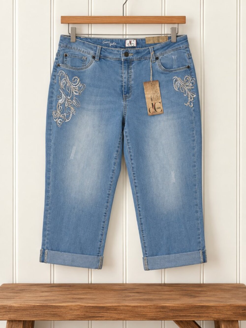 D/C Curvy Fit Jeans Denim Stretch Light Wash Distressed Cropped Size 22 NEW